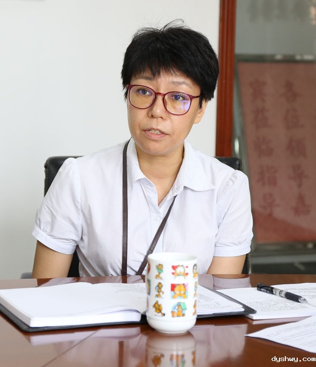 编辑区添加图片模板，点击图片区域可以更换图片。